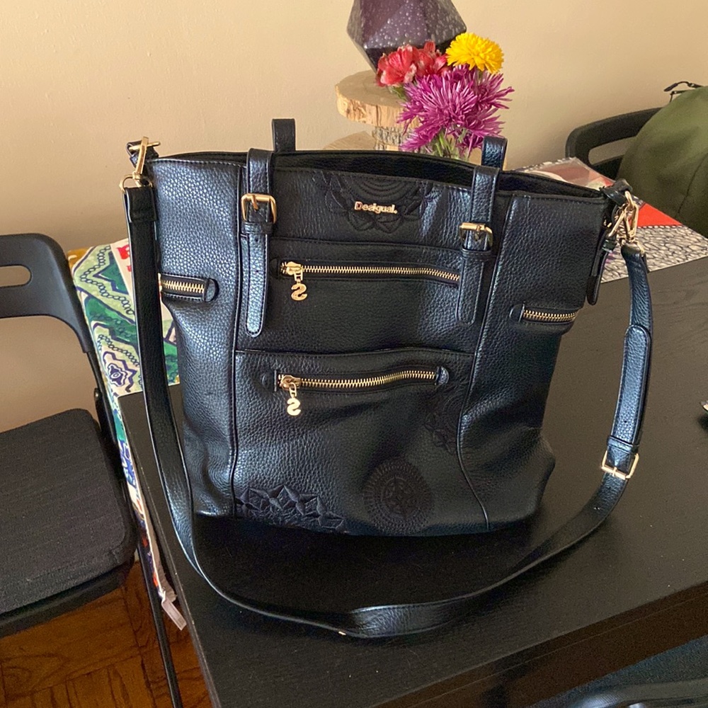 Beautiful bad from Desigual that I barely used. Almost like new!!